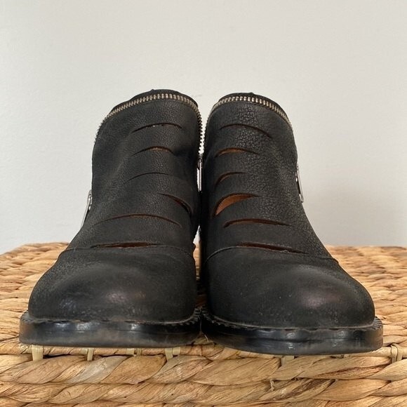 Kenneth Cole Gentle Souls Bailey Black Leather Cut Out Bootie Grunge Streetwear - Picture 6 of 14